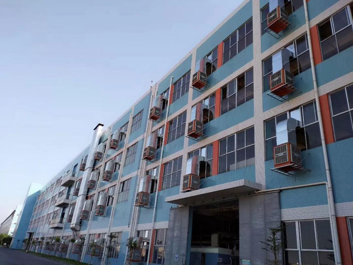 廠房降溫用什么設(shè)備好 潤(rùn)東方環(huán)保空調(diào)告訴你