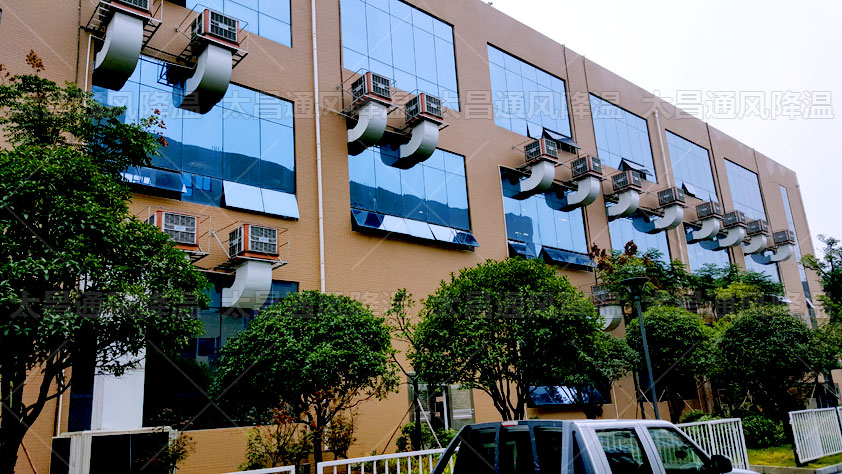 模具車(chē)間降溫設(shè)備潤(rùn)東方省電節(jié)能環(huán)?？照{(diào)