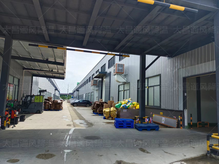 進入夏季車間很熱怎么降溫？用什么通風降溫設(shè)備好