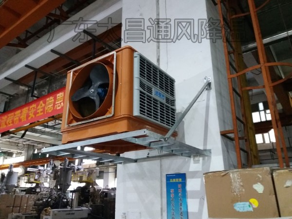 這個(gè)車(chē)間通風(fēng)降溫設(shè)備輕松解決車(chē)間降溫問(wèn)題