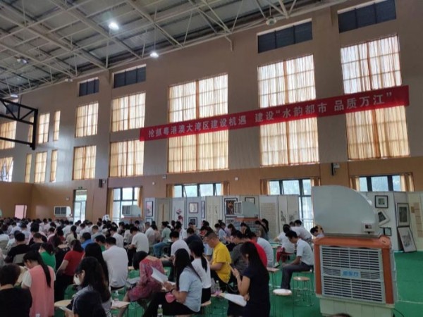 降溫通風(fēng)設(shè)備蒸發(fā)式冷風(fēng)王 移動式環(huán)?？照{(diào)的作用